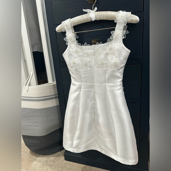 Elliatt elder dress in white - Picture 2 of 3